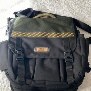 Duluth Cab Commander messenger bag